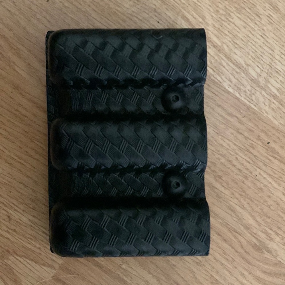 Safariland triple magazine holder